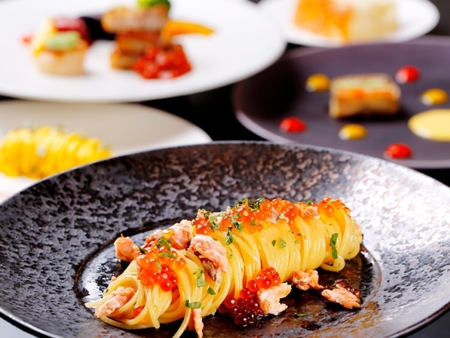 日高産秋鮭といくらのペペロンチーノ「【道産食材で彩るまるごと北海道ディナー】」