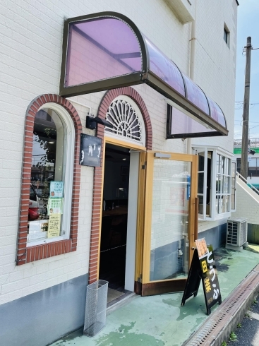 やすらぎの道沿、奈良駅方面から北へ「お豆腐屋さんのお豆腐田楽専門店が新規オープン♪」