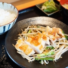 【開店】東中山駅前に、鶏丼と唐揚げの専門店「鶏丼・から揚げ 鶏然り」がオープン