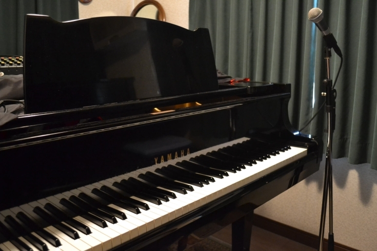 「ブルージェイハウス（Blue-jay House）」ネイティブな発音で学ぶヴォーカル・ピアノ・英会話教室
