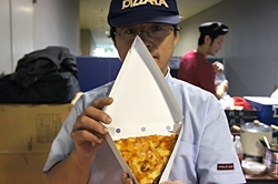 ピザーラのピザは、“イタリアーナ”と“Wテリチキ”の2種類を販売していました。