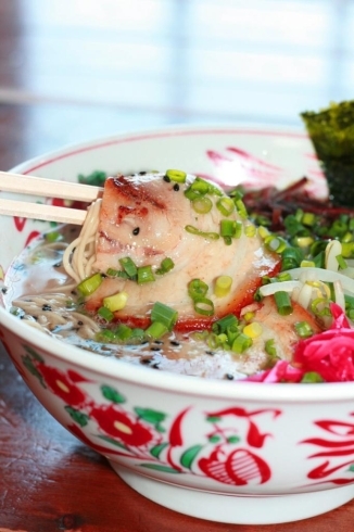 「秘伝！焦がしにんにくマー油がけラーメン！【佐賀・れんげ】」