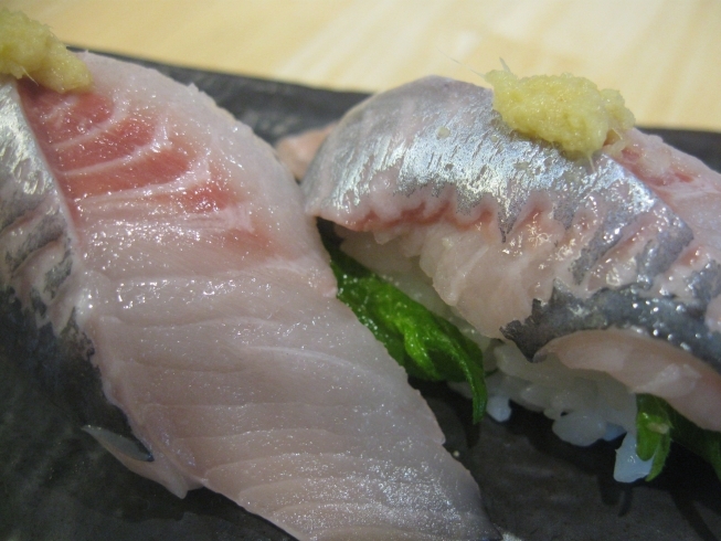 「立ち食い寿司の桜すしです(^^♪　牧野駅前ロータリー入口」