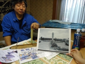 旧八王子駅の織物の盛んなまちを象徴するモニュメントとそのモデル