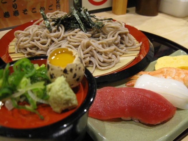 「立ち食い寿司の桜すしです(^^♪　牧野駅前ロータリー」