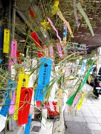 ストリート各所に笹飾りを設置しています！