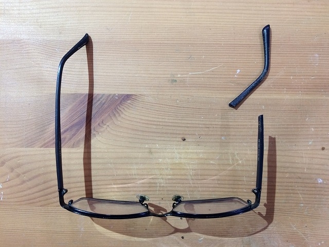 「【樹脂メガネのつるが折れた！】ので修理いたしました」