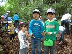 子どもたちは自慢げに見せてくれました。