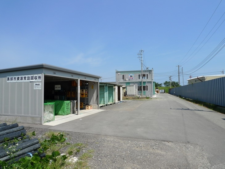 場所は黒部市生地駅から入善方面に向かって車で約２～３分のところにあるガソリンスタンド“ＥＮＥＯＳ”横（入善側）を海側へ左折。<br>１００ｍほど先の右手方向に見えます。<br>（下方に地図あり）