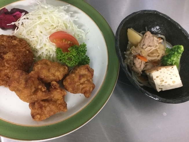 「本日、火曜日はカレー300円(^.^)」