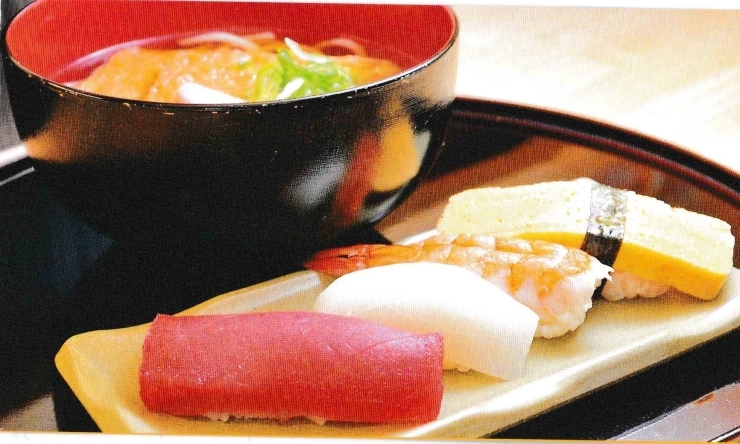 「立ち食い寿司の桜すしです(^^♪　牧野駅前ロータリー内」