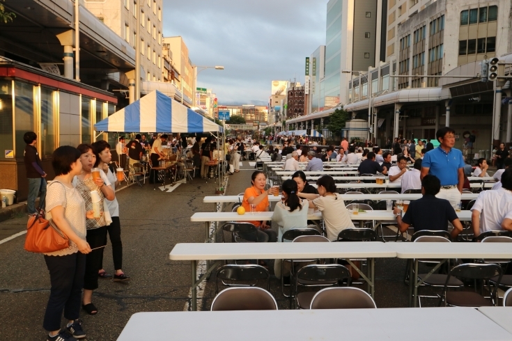 「8月最後の週末です！花金です(^^)」