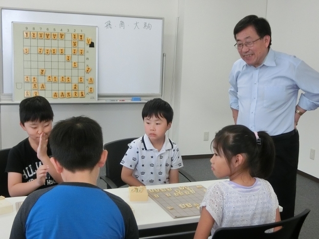 「元プロ棋士永作芳也5段が指導するこども将棋教室が開講しています☆」