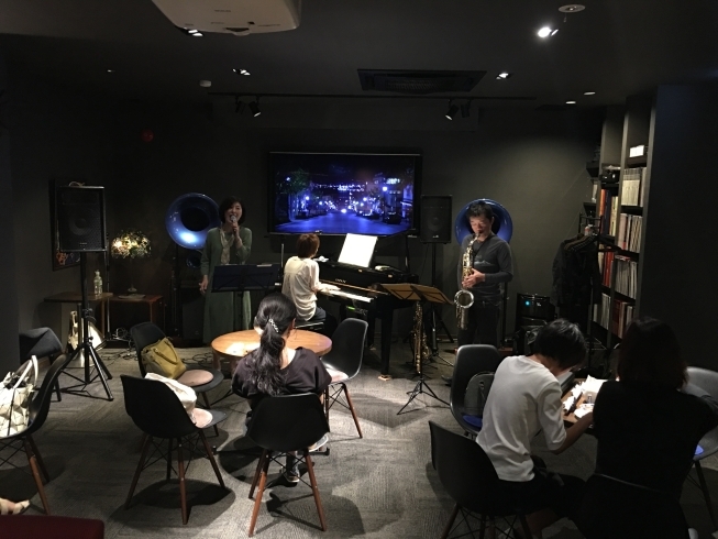 「“Akechan Piano  Night♪ with Goku+Nao”開催！本日の通常来店は、22:30以降でお願いします!!」