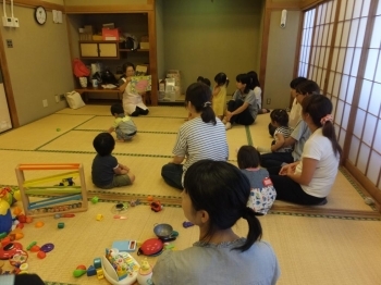 紙芝居もしっかり聞けるようになりました。