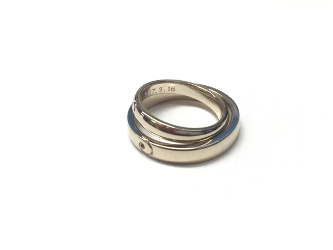 「シャンパンカラーゴールドの結婚指輪　F様　　１０月１５日　スタジオアルジェント今日の作業机」