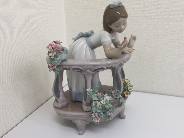 「リヤドロ (LLADRO) 　6658　バルコニーの朝　 お買取りさせて頂きました。　　バカラ食器、リヤドロ、純銀食器の買取りと査定は「チケット大黒屋」金町北口店」