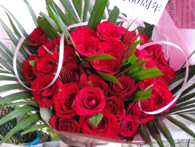 「バラ５０本の花束」