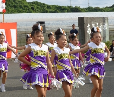 ☆リトル・バニーズ☆<br>小学生のチアダンスチームです。<br>今回参加してくれている子の中には、栃木県で開かれるヒップホップの大会に出場するメンバーもいるそうです。