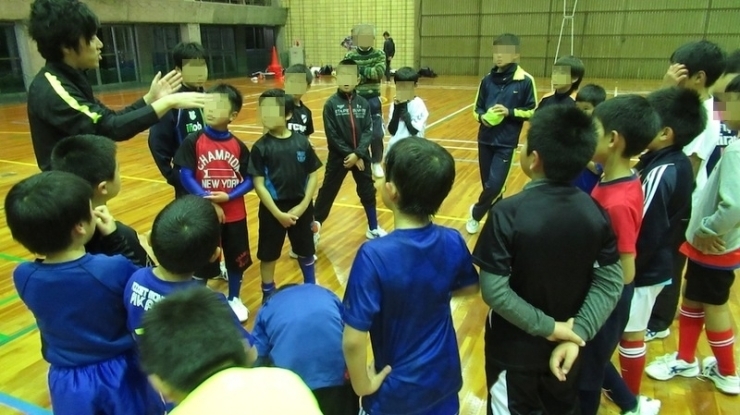 「【運動教室開催報告】少年サッカーチームへのストレッチ指導」