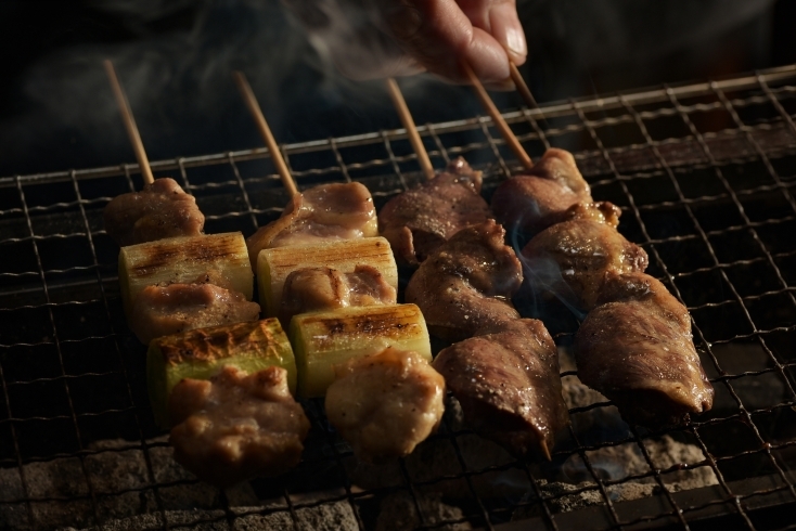 「まる空間で毎週月曜の夜のみ営業している「焼き鳥シロー」を紹介」