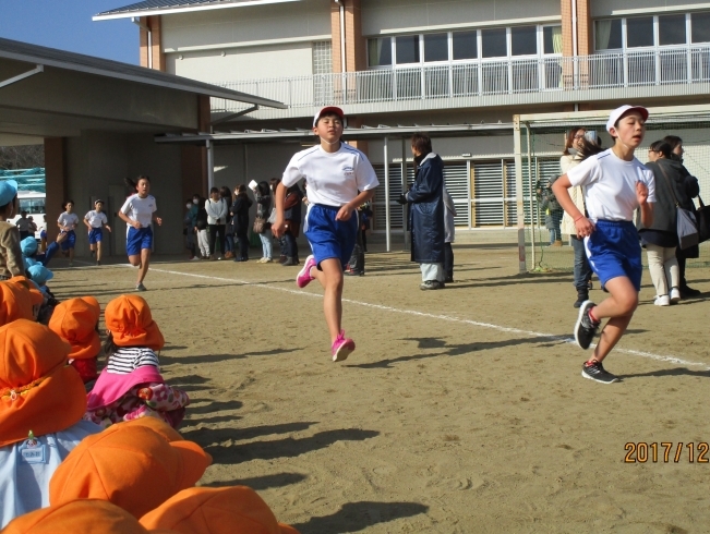 「玉造小学校の持久走大会を見学に行きました！」