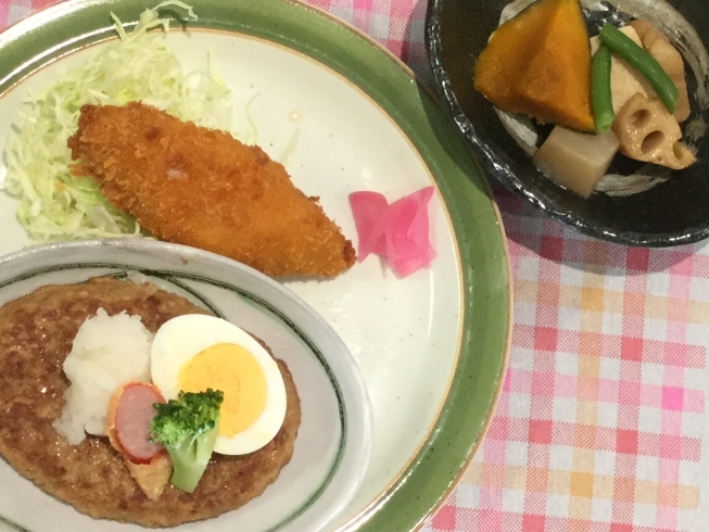 「今日のAランチ480円は 和風ハンバーグと白身魚フライです」