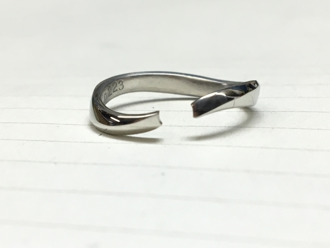 「おばあさまのリングをサプライズプレゼントの婚約指輪にリフォーム！　　　１２月２７日　スタジオアルジェント今日の作業机」