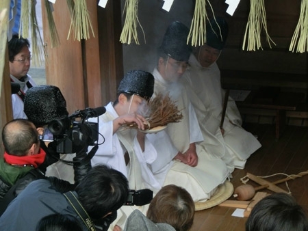 「粥占神事、粥占奉賽祭と神事・祭典が続きます」