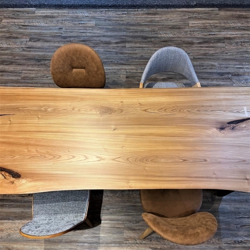 「[道産材を使ったこだわりのテーブル]のご紹介。一枚板テーブル、無垢のテーブル、ダイニングテーブルのご紹介。札幌市清田区の家具の店、Ties interior。」
