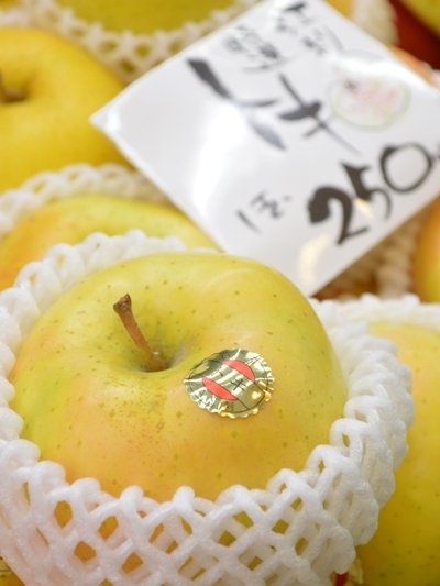 岩手県江刺産「トキ」。固めで甘みの風味があるりんごです。