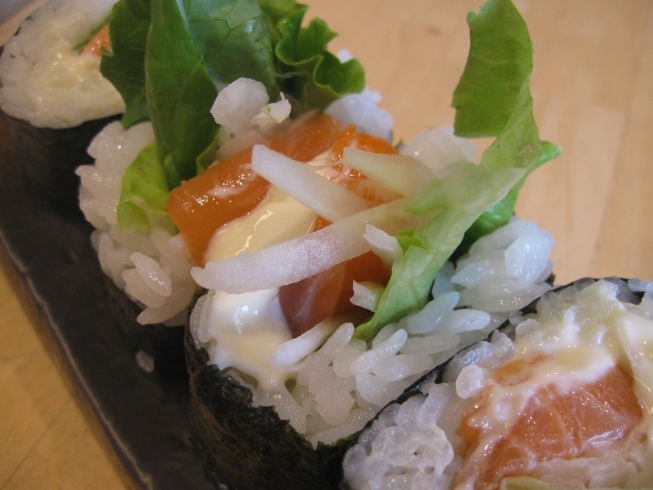 「立ち食い寿司の桜すしです(^^♪」