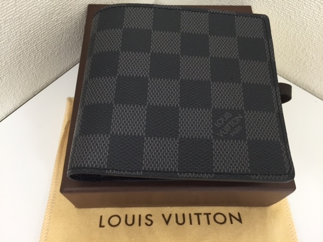 「ヴィトン (LOUIS　VUITTON)　ダミエ・グラフィット　N62664 ポルトフォイユマルコ 　お買取りさせて頂きました。　　　ブランド品(バッグ・時計）、貴金属、ダイヤ、新幹線チケットの「買取」は「チケット大黒屋」金町北口店」