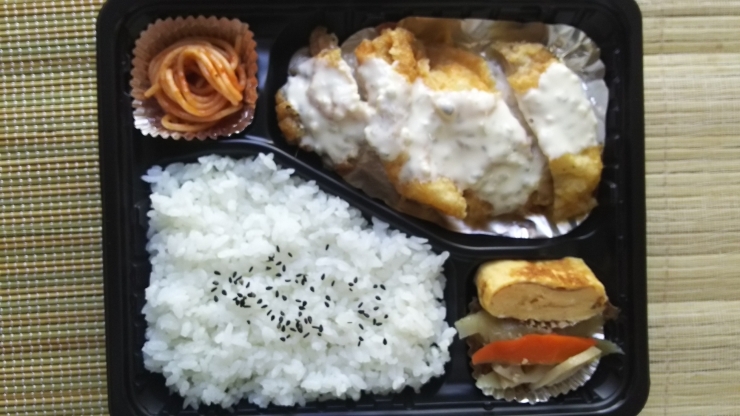 「人気のチキン南蛮弁当‼」