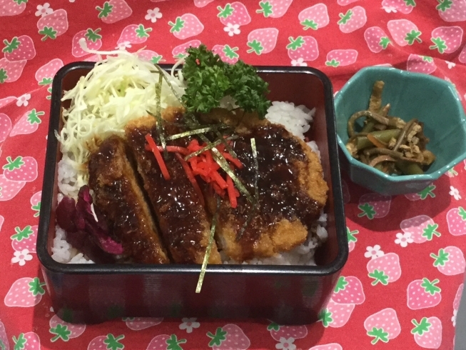 「本日のAランチ480円は ソースかつ丼です。」