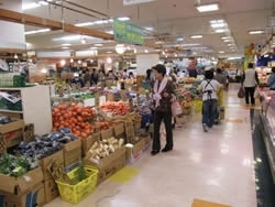 懐かしい市場のような食品フロア！