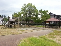 「旧田家保育所跡地ちびっこ広場」遊具も設置されている町の公園で、元気に遊ぼう！