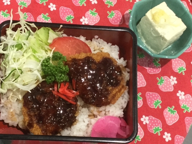 「本日のAランチ480円は ヒレカツ丼 ソースあじ」