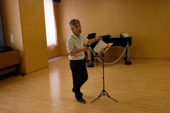 埼玉オペラ協会会長を務める講師の先生。「クラシック音楽は特別なものではなく、もっと日常的なところから生まれたことを伝えたい」