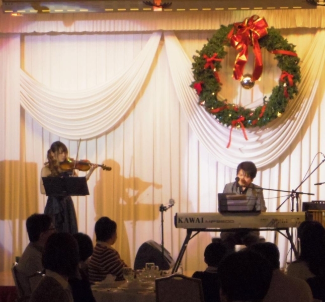 バイオリニストのMIZさんとコラボ。<br>松本さんの曲「きずな」を演奏して、会場は1番の盛り上がりを見せていきます。<br>