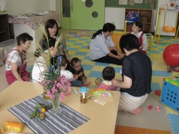 今日はママから離れられないお子さんが。<br>　　「ママがいっしょ」がいいなあ<br>お帰りの頃は、滑り台で遊びました