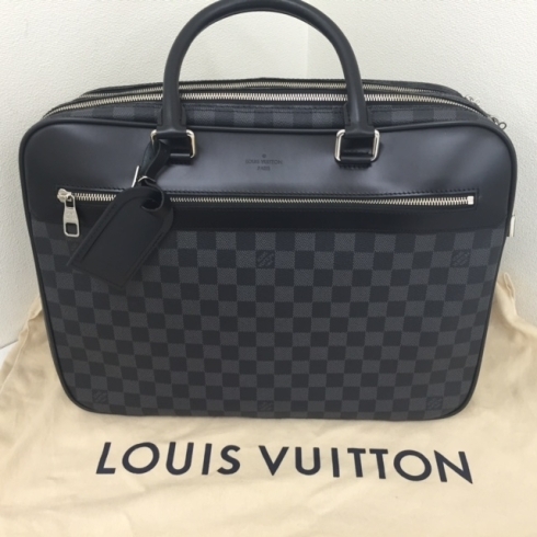 「ヴィトン (LOUIS　VUITTON)　ダミエ・グラフィット　N41004　オーバーナイト　ビジネスバッグ　お買取りさせて頂きました。　　　ブランド品(バッグ・時計）、貴金属、ダイヤ、新幹線チケットの「買取」は「チケット大黒屋」金町北口店」