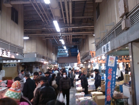 場所は千葉市中央卸売市場です。毎月第4土曜日と年末などの特別なときに限り、一般の方もお買い物を楽しめるようになっています。