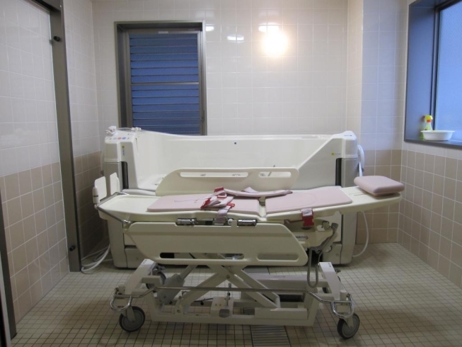 「「これは、いい！！」　　☆安全・安心な入浴のために☆　高住センターから、ストレッチャー対応の機械浴のある老人ホーム見学情報です。」