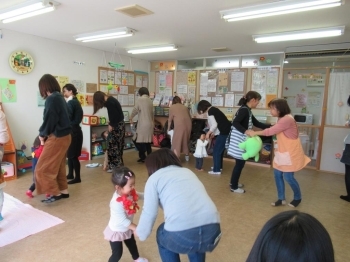 ♪おやこでメリーゴーランドぐるぐるぐるぐる・・・♪