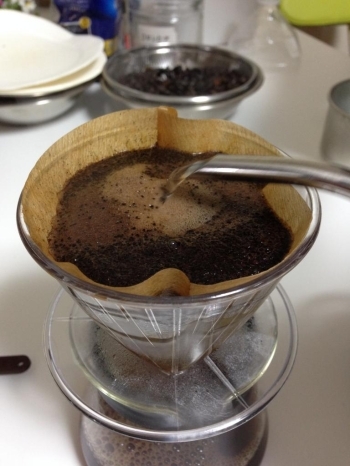 インスタントコーヒーと自分で焙煎したコーヒーの飲み比べができます！<br>風味の違いが分かります！！！