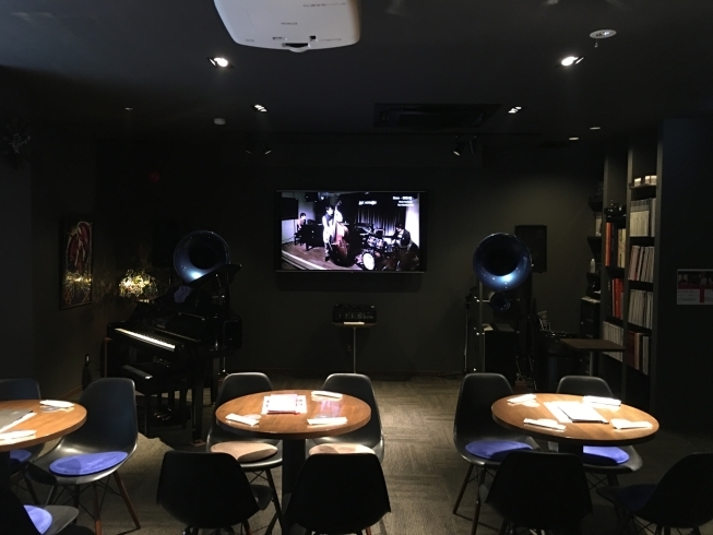 「本日は“J's craft JAZZ TRIO＋1 LIVE” 開催、通常のご来店も22:30以降でお待ちしております！」