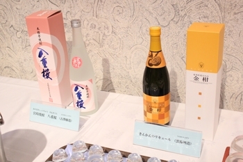 宮崎焼酎八重桜は機内販売やANA SKY SHOPでも購入できる。