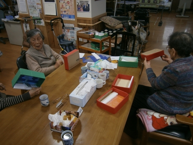 「クリスマスボックス作り　　交野市　小林診療所　デイサービス　有料老人ホーム」
