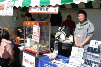 [入船茶屋]<br>寿司や懐石膳などのお持ち帰り・宅配専門店。今回は玉こんにゃくやフランクフルトなど家族で楽しめるものを販売。